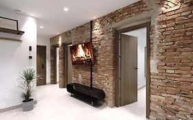 Luxury Flats Pcl By Clabao
